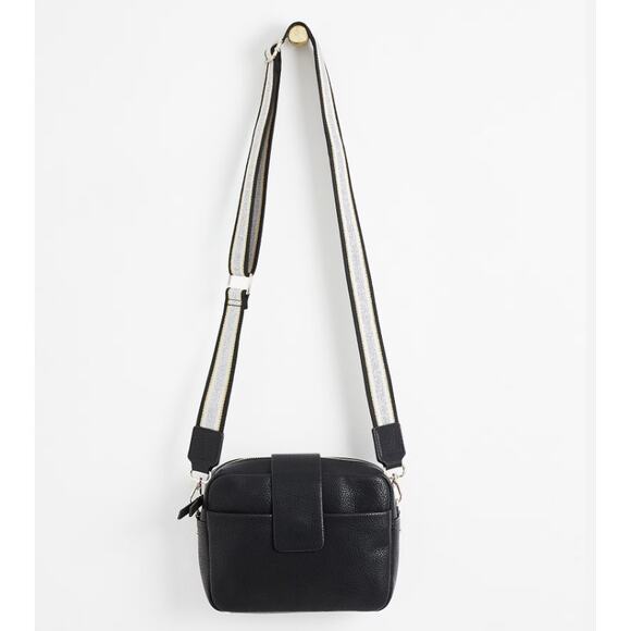 Oliver Bonas Eve Black Foldover Crossbody Vegan Leather Camera Bag NWOT - Picture 1 of 15